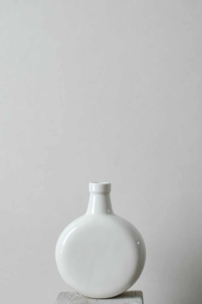 Example shop featuring a white ceramic vase